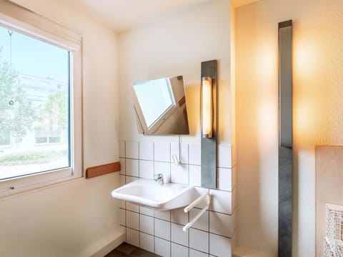 Shower, towels, soap, shampoo