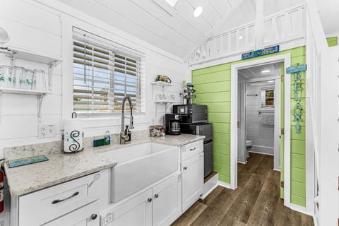 Margarita Tiny Home | Individually decorated, individually furnished, soundproofing, free WiFi