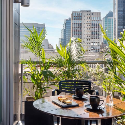 Deluxe Room | Minibar, in-room safe, individually decorated, individually furnished