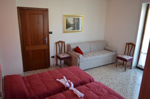 Double Room, Shared Bathroom | Individually decorated, individually furnished, desk, free WiFi