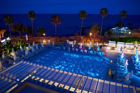 2 outdoor pools, pool umbrellas, sun loungers