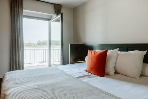 Superior Double Room, Terrace | Down comforters, in-room safe, desk, laptop workspace