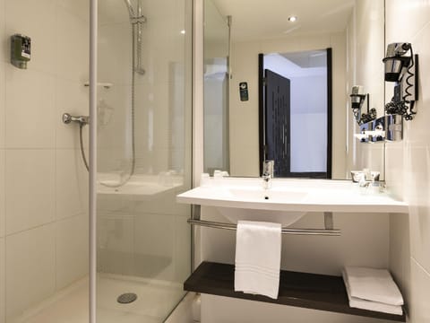 Superior Room, 1 Double Bed | Premium bedding, minibar, in-room safe, desk