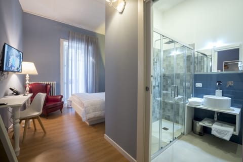 Superior Room, 1 Bedroom | Premium bedding, down comforters, pillowtop beds, minibar