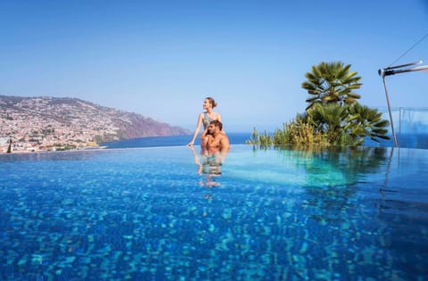 2 indoor pools, 2 outdoor pools, cabanas (surcharge), pool umbrellas