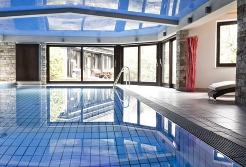 Indoor pool, sun loungers