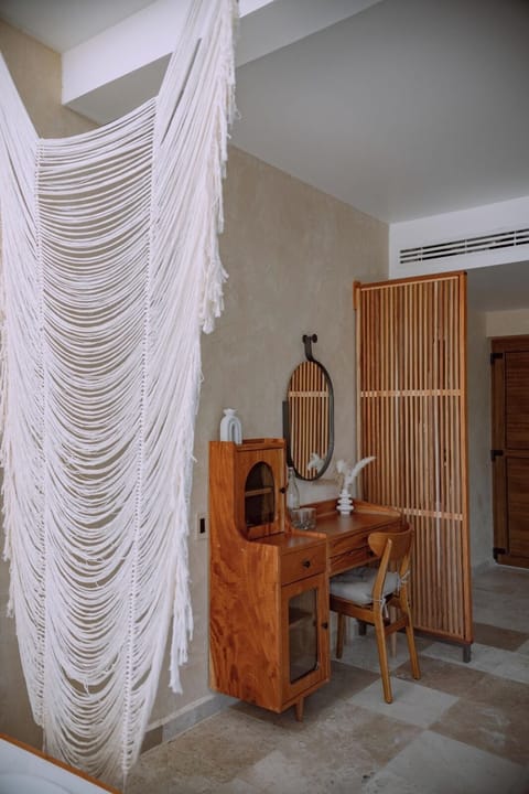 Deluxe Suite with Hot tub and Mountain View | In-room safe, individually decorated, individually furnished