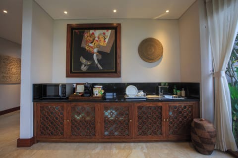 Two-Bedrooms Infinity Lap Pool Villa | Minibar, in-room safe, desk, blackout drapes