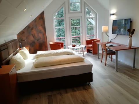 Comfort Double Room (Nr.12) | Hypo-allergenic bedding, desk, laptop workspace, blackout drapes