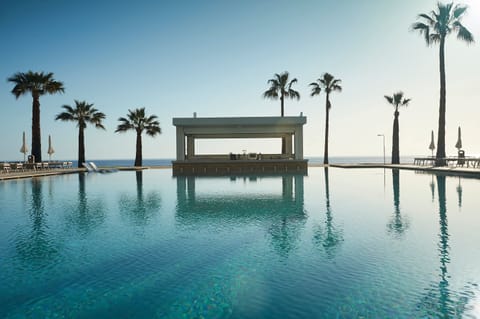 Poolside bar