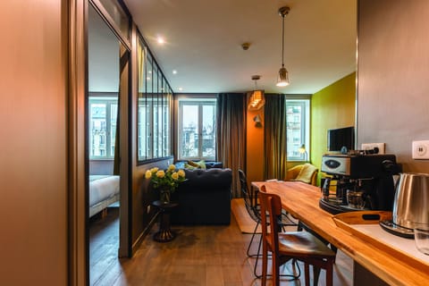 Premium Suite | 1 bedroom, in-room safe, desk, blackout drapes