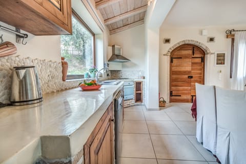 Traditional Villa, Multiple Beds, Non Smoking, Sea View | Private kitchen | Full-size fridge, microwave, oven, stovetop