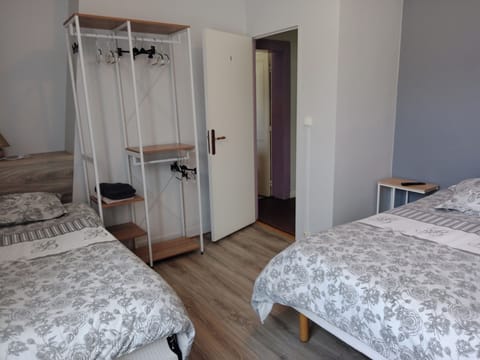 Triple Room | Free WiFi, bed sheets