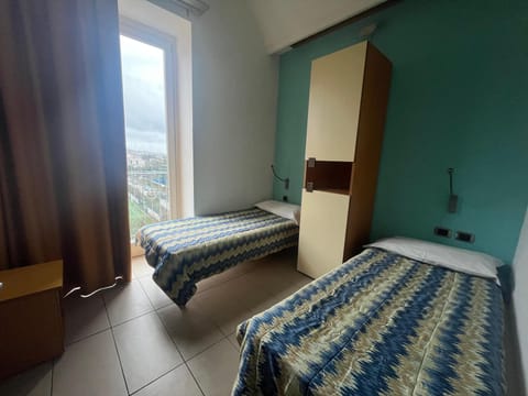 Basic Room, 2 Twin Beds | In-room safe, soundproofing, iron/ironing board, free WiFi