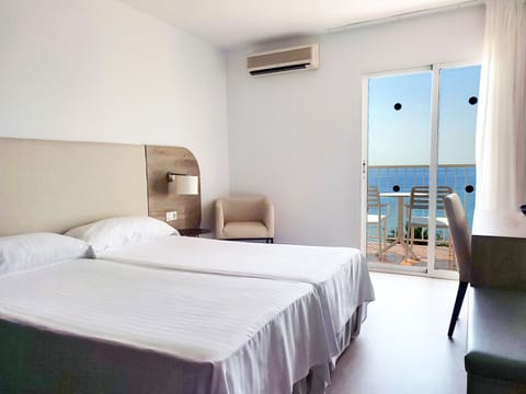 Standard Room, Ocean View | Desk, blackout drapes, free WiFi, bed sheets