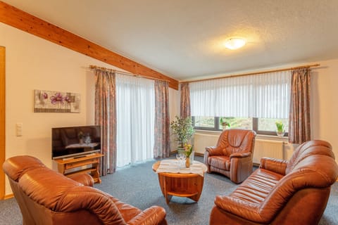 Apartment | Desk, blackout drapes, iron/ironing board, free WiFi