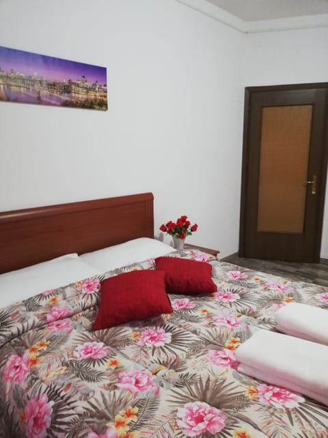 Standard Double Room, Shared Bathroom | Desk, free WiFi, bed sheets