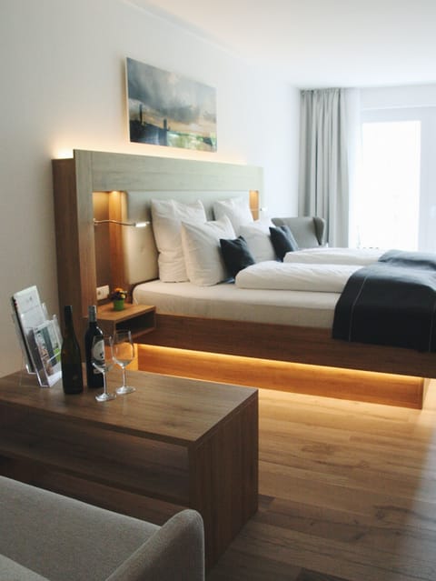 Deluxe Double Room, Garden View | In-room safe, desk, blackout drapes, rollaway beds