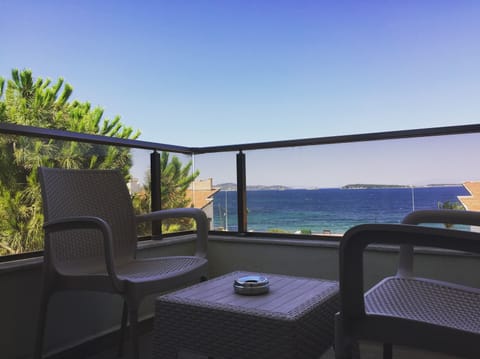 Deluxe Room, Sea View | Balcony