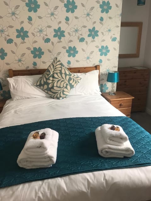 Double Room, Private Bathroom | Iron/ironing board, cribs/infant beds, free WiFi, bed sheets