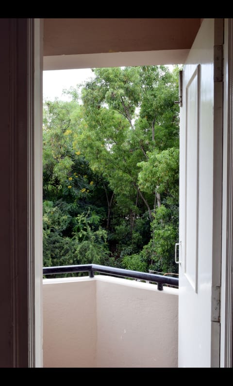 Desk, laptop workspace, iron/ironing board, free WiFi