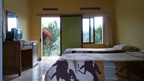 Standard Twin Room, 2 Twin Beds, Smoking | Rollaway beds, bed sheets