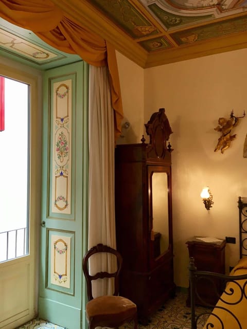 In-room safe, individually decorated, individually furnished, desk