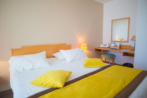 Double Room | Soundproofing, iron/ironing board, rollaway beds, free WiFi