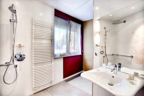 Triple Room | Bathroom | Hair dryer, towels, soap, shampoo