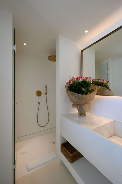 Grand Suite, Private Pool, Oceanfront | Bathroom | Shower, designer toiletries, hair dryer, bathrobes