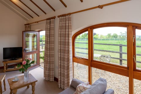 Suite, Ensuite (with Kitchenette) | Soundproofing, iron/ironing board, free WiFi, bed sheets
