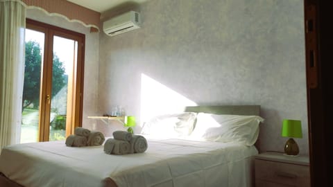 Deluxe Double or Twin Room, 1 Bedroom | Egyptian cotton sheets, premium bedding, down comforters