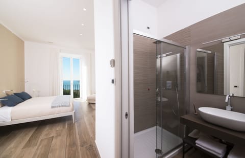 Deluxe Double Room, Sea View | In-room safe, desk, blackout drapes, soundproofing