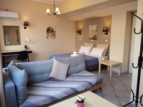 Deluxe Double Room | Desk, soundproofing, iron/ironing board, cribs/infant beds