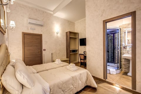Deluxe Double Room | Desk, laptop workspace, free WiFi, bed sheets