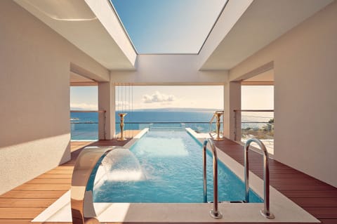 Seasonal outdoor pool, sun loungers