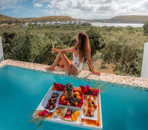 Premium Suite, 1 King Bed, Private Pool, Bay View | In-room dining
