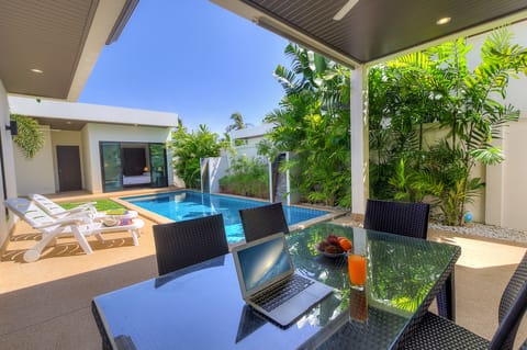Outdoor pool, pool umbrellas, sun loungers