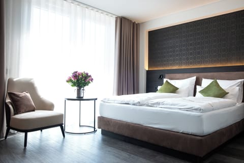 Double Room | In-room safe, desk, soundproofing, free WiFi