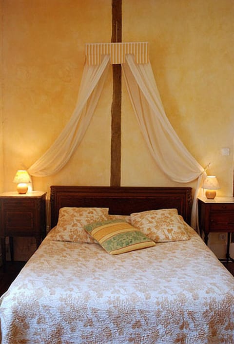 Family Suite | Desk, iron/ironing board, bed sheets