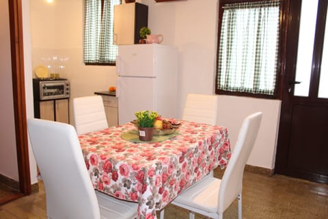 Classic Apartment, Multiple Beds, Sea View | Private kitchen | Fridge, stovetop, electric kettle, cookware/dishes/utensils