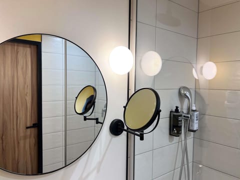 Comfort Room, 1 Double Bed | Desk, soundproofing, free cribs/infant beds, free WiFi