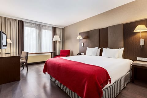 Minibar, in-room safe, desk, free cribs/infant beds