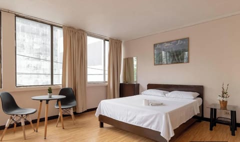 Family Room | Premium bedding, minibar, desk, free WiFi
