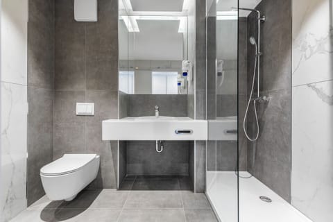 Shower, free toiletries, hair dryer, bathrobes