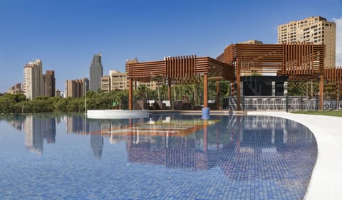 2 outdoor pools, pool umbrellas