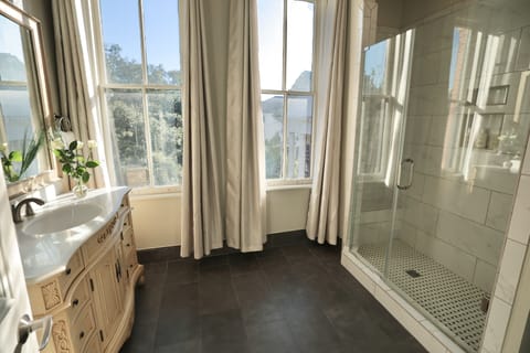 Premium Room, 1 King Bed, Non Smoking (401 Wrest) | Bathroom | Combined shower/tub, designer toiletries, hair dryer, bathrobes