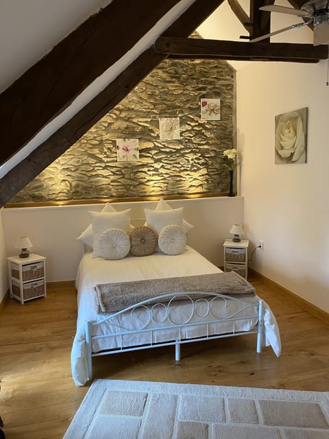 Double Room (Magnolia, 17 sq m) | Individually decorated, individually furnished, free WiFi, bed sheets