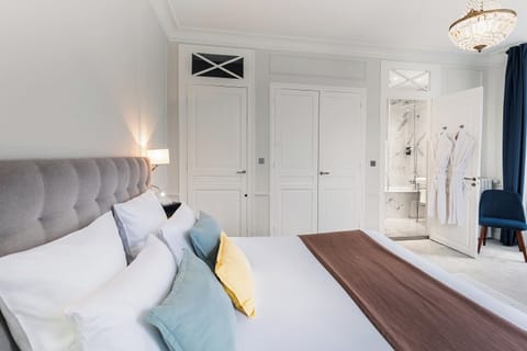 In-room safe, desk, blackout drapes, soundproofing