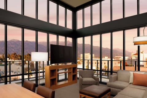 Suite, 1 King Bed with Sofa bed | In-room safe, desk, blackout drapes, iron/ironing board